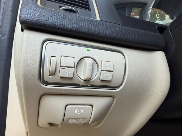 AKTİF 2014 VOLVO XC60 2.0 D4 ADVANCE EXTRA BAKIMLI FULL BOYASIZ