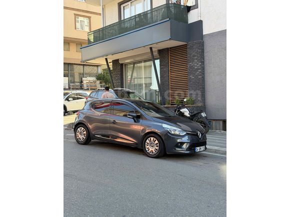 CUMA GÜNÜ GALERİDE 