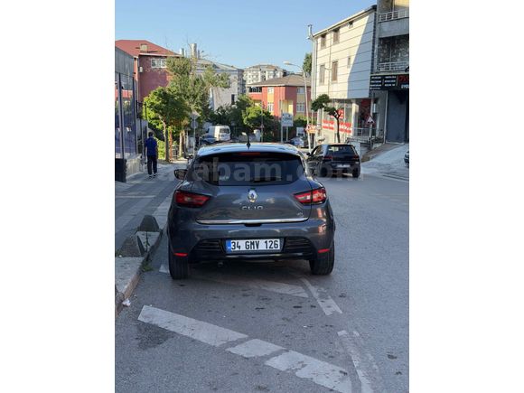 CUMA GÜNÜ GALERİDE 