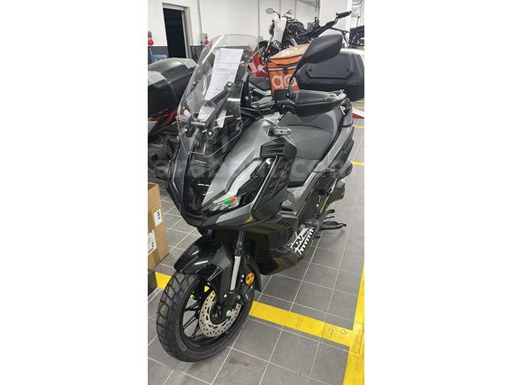 Sahibinden sıfır ayarında lansman rengi iridyum gri Honda ADV 350 sadece 300 km de daha rodajı tamamlanmadı