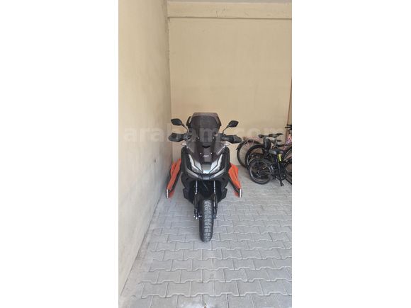 Sahibinden sıfır ayarında lansman rengi iridyum gri Honda ADV 350 sadece 300 km de daha rodajı tamamlanmadı