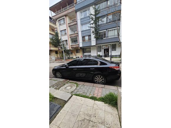 Sahibinden Renault Latitude 1.5 dCi Executive 2013 Model Ankara 194.000 km Siyah