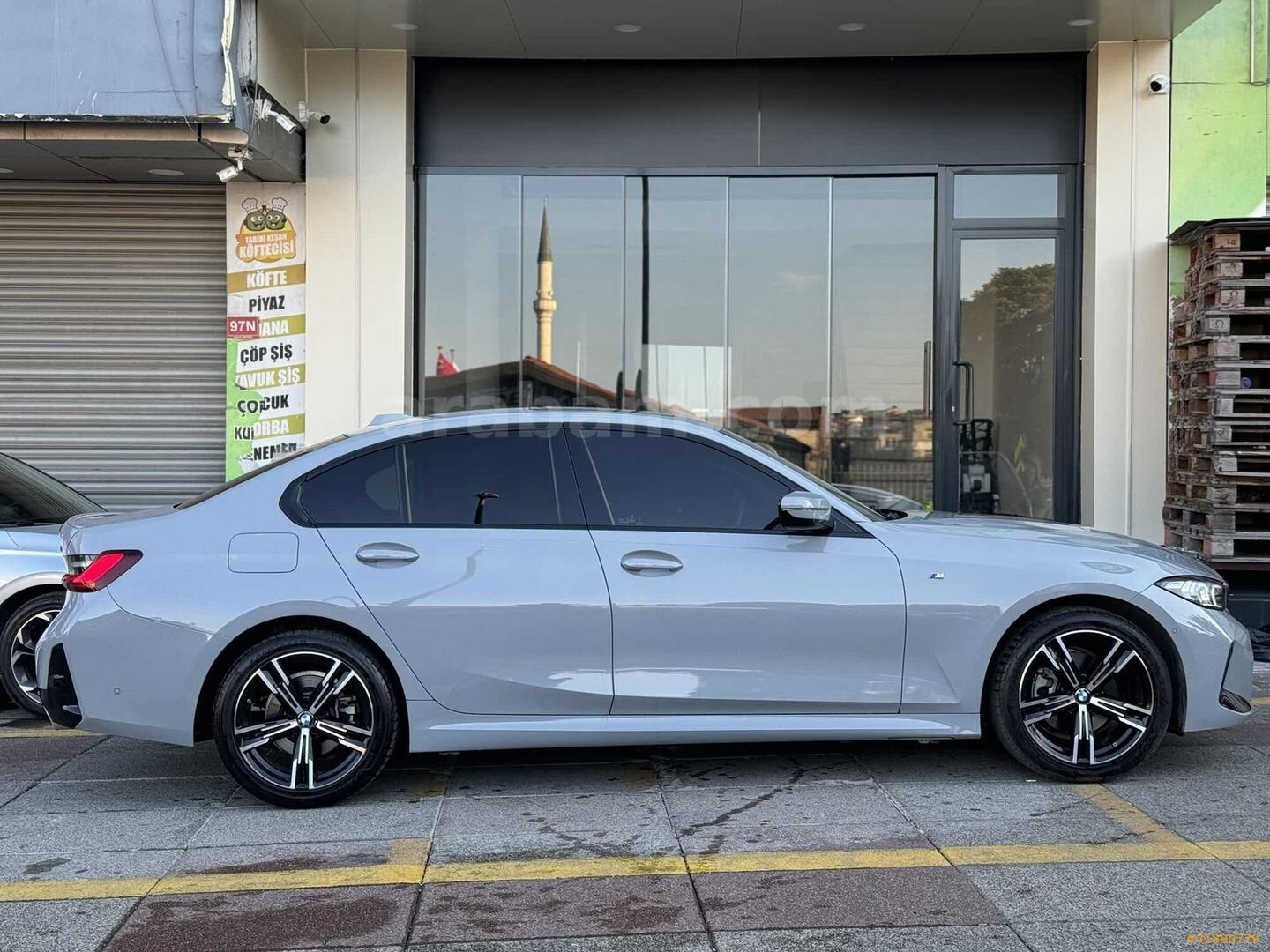 Galeriden BMW 3 Serisi 320i M Sport 2023 Model İstanbul 25.000 km Gri 4