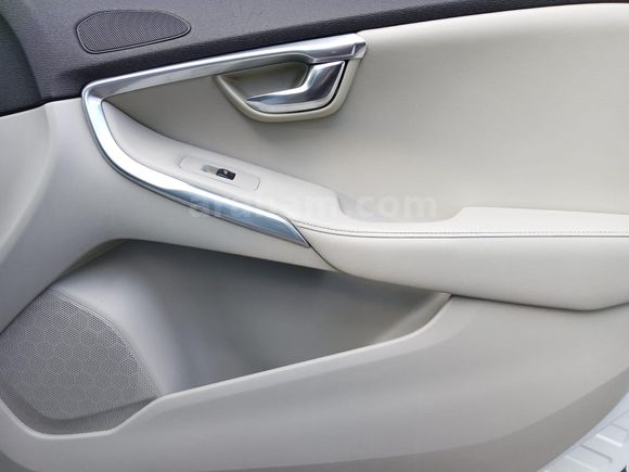 Volvo V40 1.6 D Premium+Plus  Boyasız