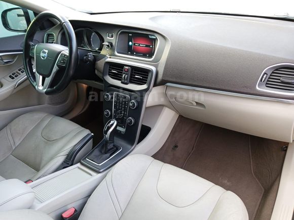 Volvo V40 1.6 D Premium+Plus  Boyasız