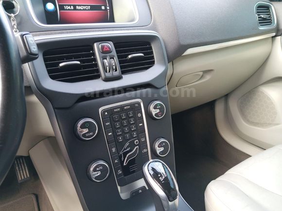 Volvo V40 1.6 D Premium+Plus  Boyasız