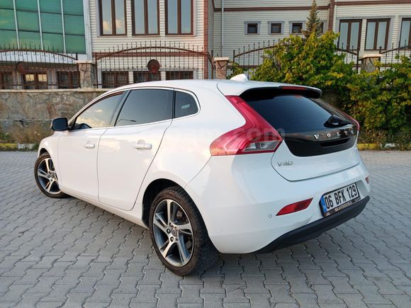 Volvo V40 1.6 D Premium+Plus  Boyasız