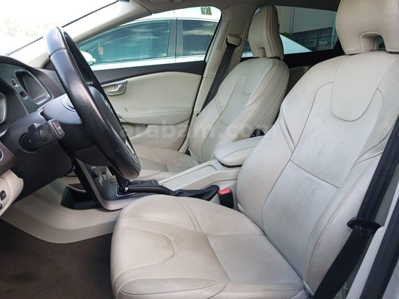 Volvo V40 1.6 D Premium+Plus  Boyasız