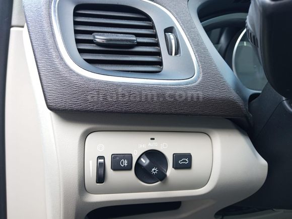 Volvo V40 1.6 D Premium+Plus  Boyasız