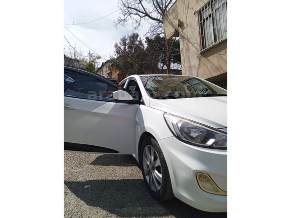 Sahibinden  temiz bakımlı Hyundai Accent Blue 1.4 D-CVVT Mode Plus 2016 Model 