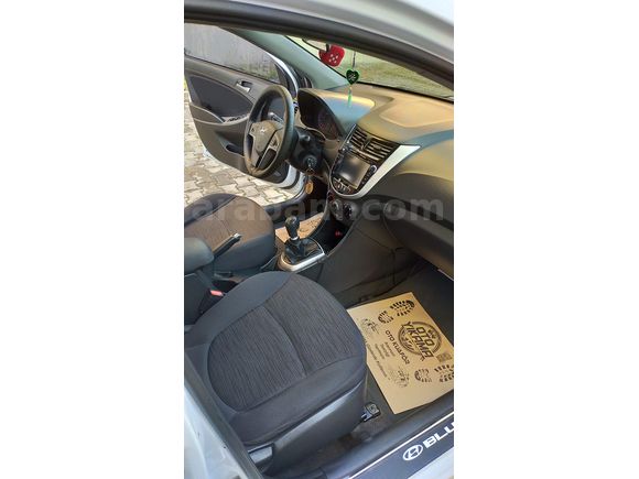 Sahibinden  temiz bakımlı Hyundai Accent Blue 1.4 D-CVVT Mode Plus 2016 Model 