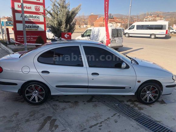 Sahibinden Renault Megane 1.6 Expression 2000 Model 