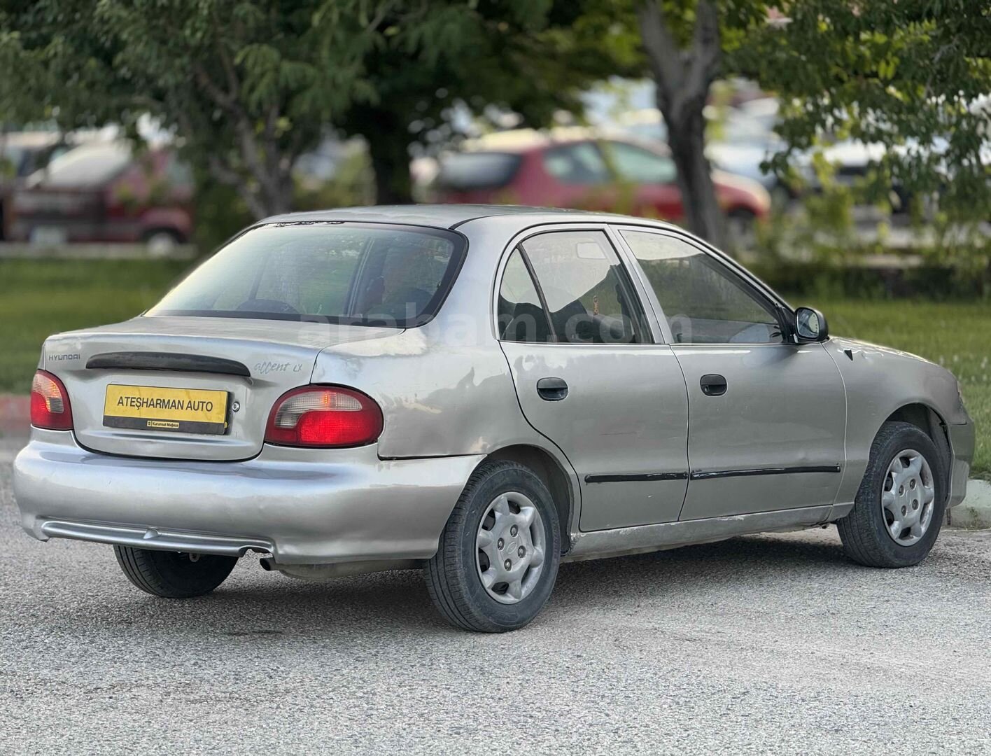 Galeriden Hyundai Accent 1.3 GLS 1998 Model Niğde 345.000 km Gri (Gümüş) 5