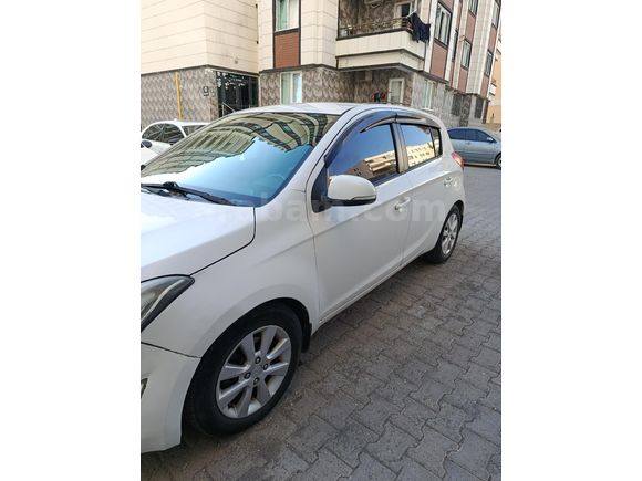 Sahibinden Hyundai i20 1.4 CRDi Sense 2013 Model