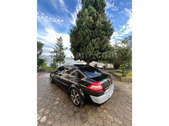 Sahibinden Renault Megane 1.6 Dynamique 2004 Model  332.000 km Siyah