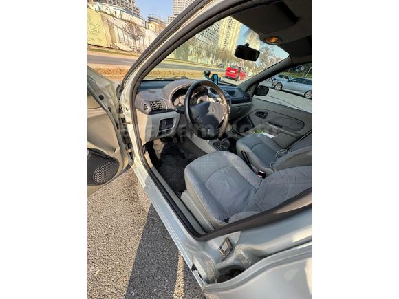 2004 Renault Clio 1.5 dCi Authentic - 231.000 km - Klimalı & Bakımlı

)