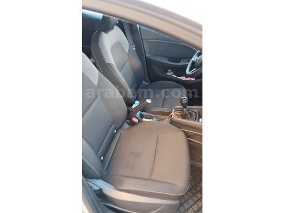 Sahibinden Renault Clio 1.0 SCe Equilibre 2023 Model 