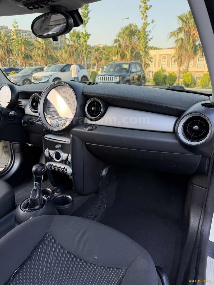 Galeriden Mini Cooper 1.6 Türkiye Paketi 2009 Model İstanbul 149.000 km Beyaz 7