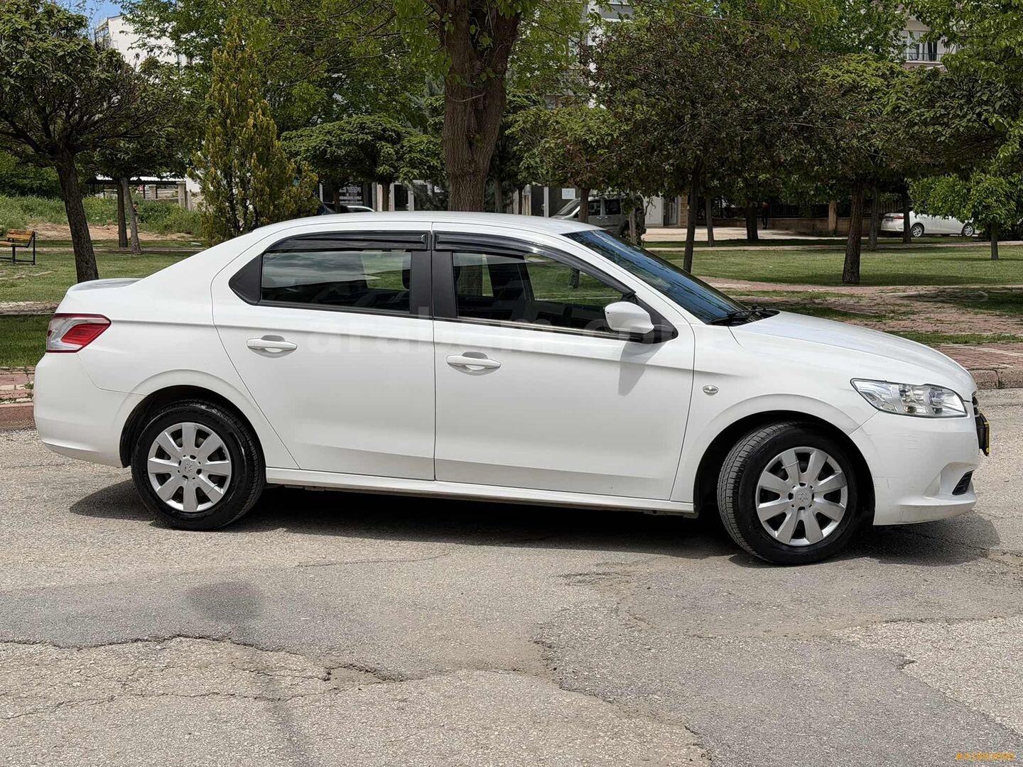 Galeriden Peugeot 301 1.6 HDi Active 2015 Model Elazığ 133.000 km Beyaz 4