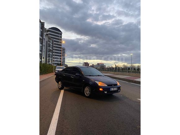 Sahibinden Ford Focus 1.6 Ghia 2001 Model 