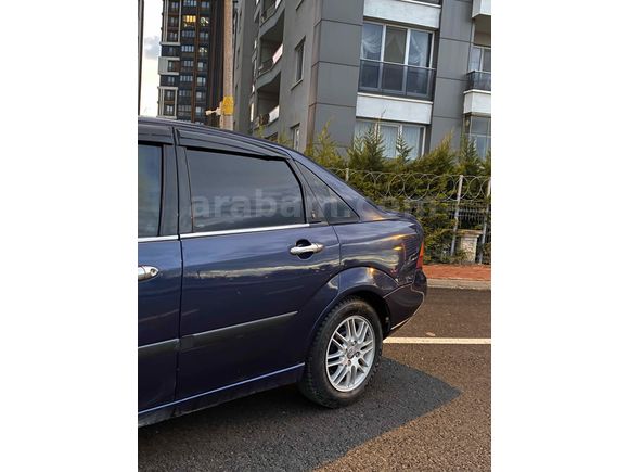Sahibinden Ford Focus 1.6 Ghia 2001 Model 