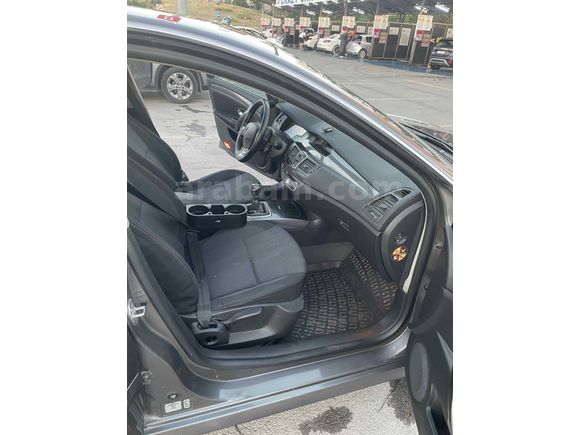 Sahibinden Renault Laguna 1.6 Expression 2010 Model 