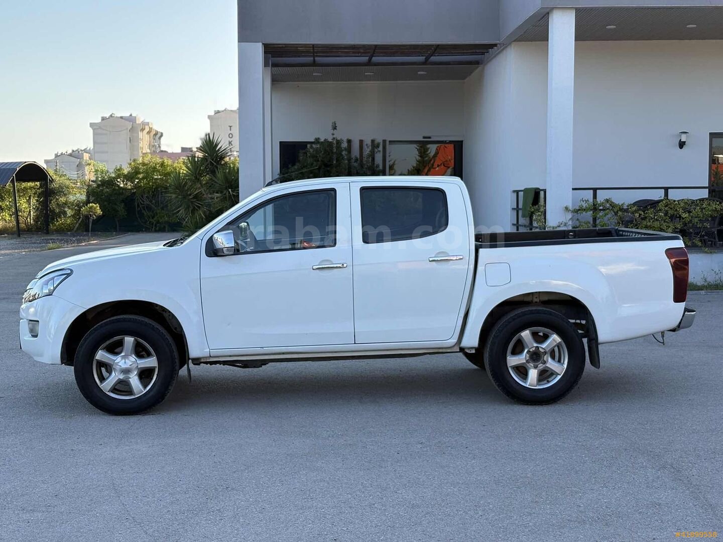 Galeriden Isuzu D-Max 2.5 4x4 LTD 2017 Model Adana 265.000 km Beyaz 5