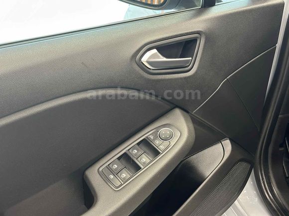 POLAT' 2025 MODEL 1.0 TCE RENAULT CLİO EVOLUTİON 15 DK KREDİ İLE