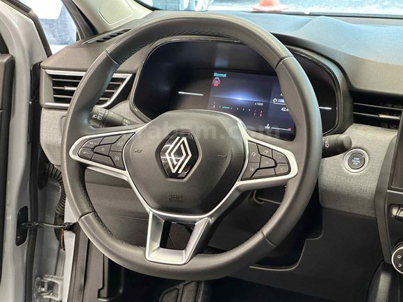 POLAT' 2025 MODEL 1.0 TCE RENAULT CLİO EVOLUTİON 15 DK KREDİ İLE