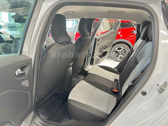 POLAT' 2025 MODEL 1.0 TCE RENAULT CLİO EVOLUTİON 15 DK KREDİ İLE