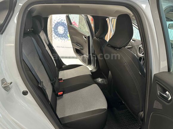 POLAT' 2025 MODEL 1.0 TCE RENAULT CLİO EVOLUTİON 15 DK KREDİ İLE