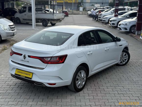 TEK EL 2022 MODEL Megane Sedan 1.3 TCe Joy EDC 40 BİN KM