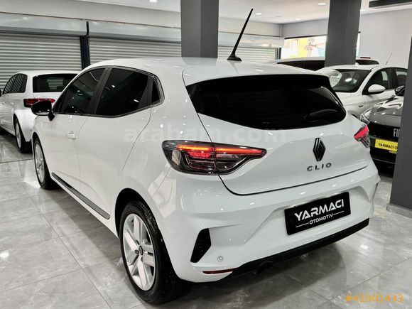 YARMACI OTOMOTİV'DEN 2024 CLİO EVOLUTİON HATASIZ BOYASIZ