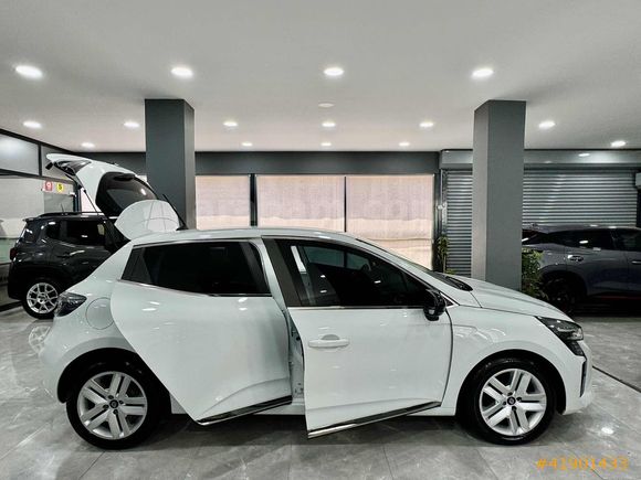 YARMACI OTOMOTİV'DEN 2024 CLİO EVOLUTİON HATASIZ BOYASIZ