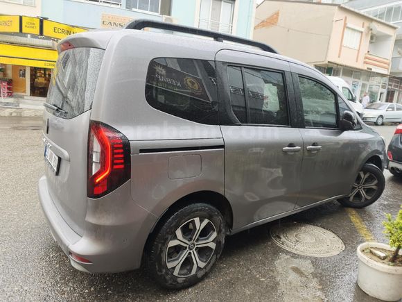 Sahibinden Renault Kangoo Multix 1.5 BluedCi Iconic 2025 Model