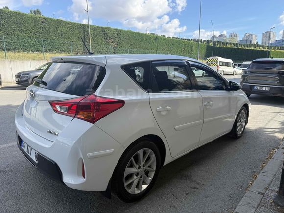 Sahibinden Toyota Auris 1.4 D-4D Active 2013 Model 