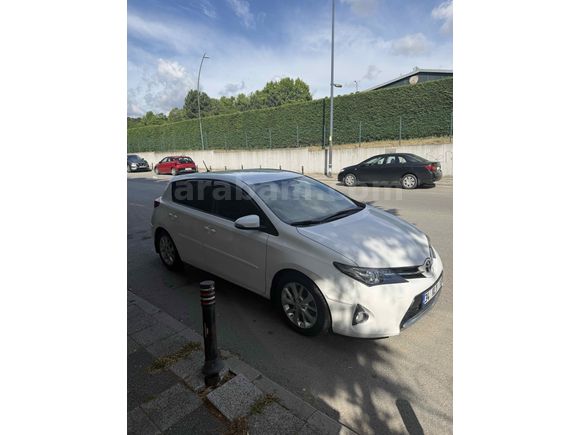 Sahibinden Toyota Auris 1.4 D-4D Active 2013 Model 