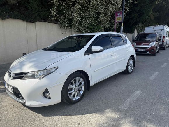 Sahibinden Toyota Auris 1.4 D-4D Active 2013 Model 