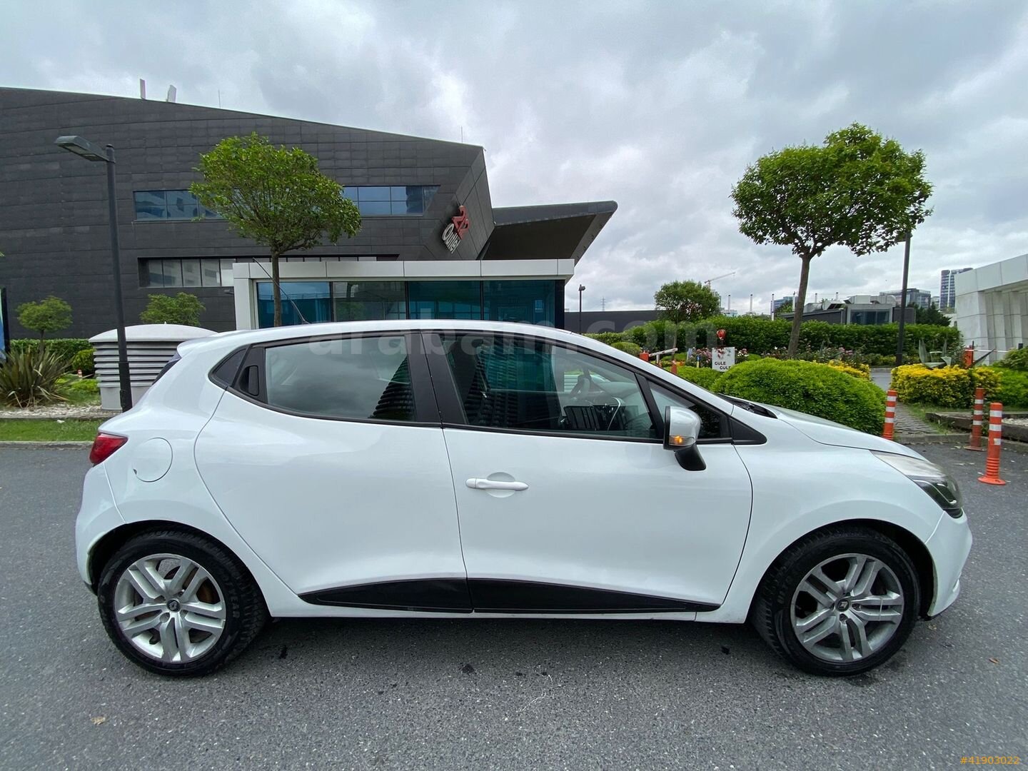 Galeriden Renault Clio 1.5 dCi Joy 2017 Model İstanbul 187.293 km Beyaz 7