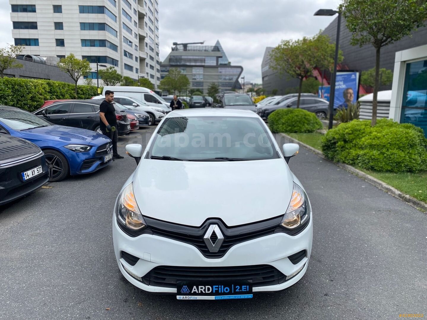 Galeriden Renault Clio 1.5 dCi Joy 2017 Model İstanbul 187.293 km Beyaz 1