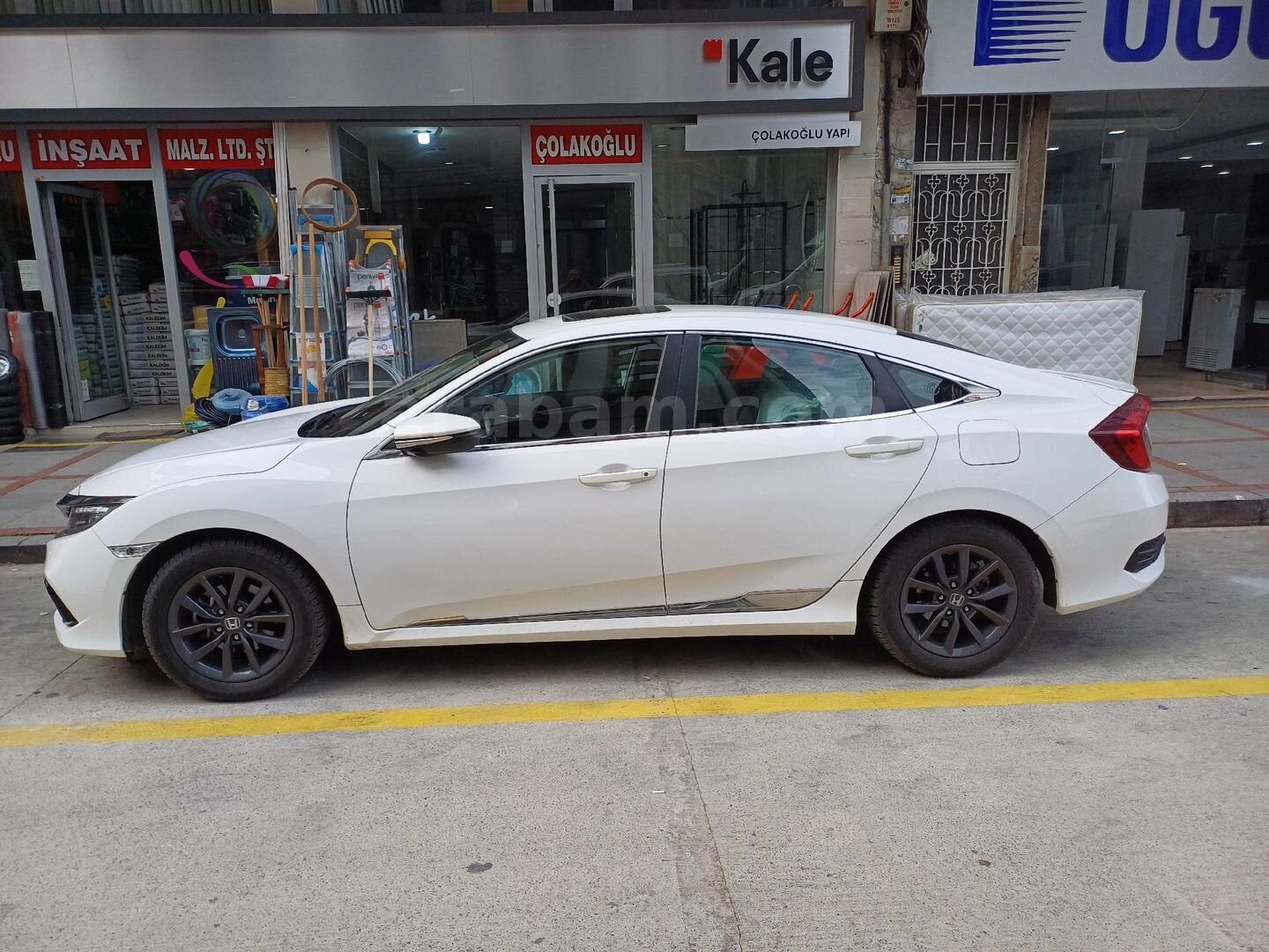 Sahibinden Honda Civic 1.6i VTEC Elegance 2019 Model Trabzon 76.700 km Beyaz 3
