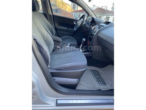 Sahibinden Renault Megane 1.6 Dynamique 2004 Model  269.000 km Gri