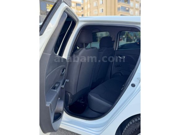 OZAN AUTO'DAN 2018 ÇIKIŞLI EMSALSİZ TEMİZLİKTE CLİO 4