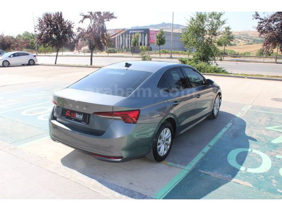 Skoda Octavia 1.5 MHEV ELİTE 