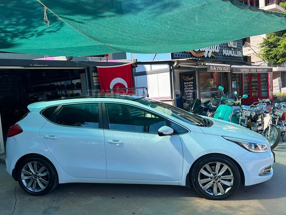 BEYDOĞANLAR'DAN 2013 MODEL KİA CEED 1.6 CRDi CONCEPT PLUS CAM TV