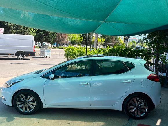 BEYDOĞANLAR'DAN 2013 MODEL KİA CEED 1.6 CRDi CONCEPT PLUS CAM TV