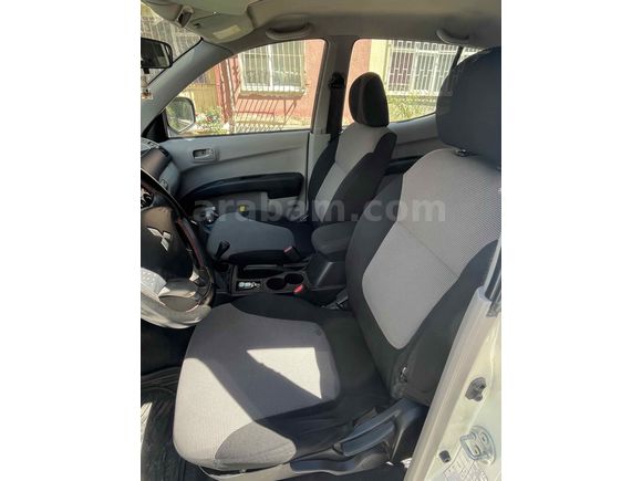 Sahibinden Mitsubishi Outlander 2.4 Intense 2011 Model 