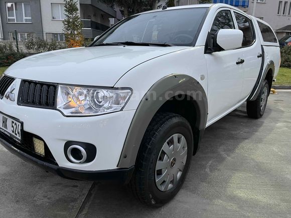 Sahibinden Mitsubishi Outlander 2.4 Intense 2011 Model 