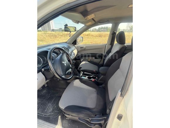 Sahibinden Mitsubishi Outlander 2.4 Intense 2011 Model 