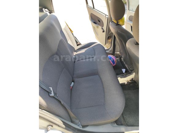 Düşük KM'li 2005 model Renault clio
